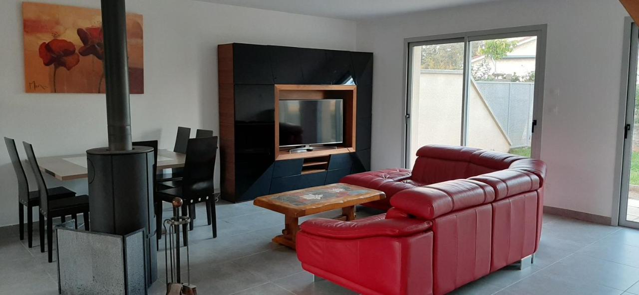 Villa Neuve Ds Les Monts Du Lyonnais Saint-Symphorien-sur-Coise エクステリア 写真